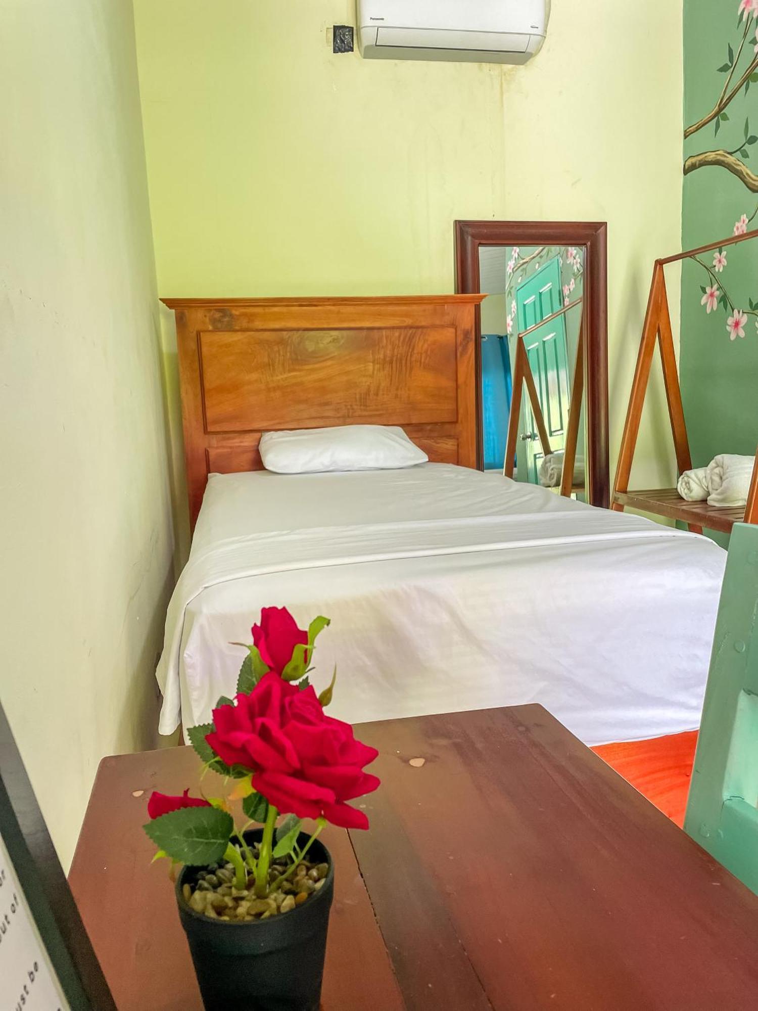 Hostal Eden Moyogalpa Eksteriør bilde